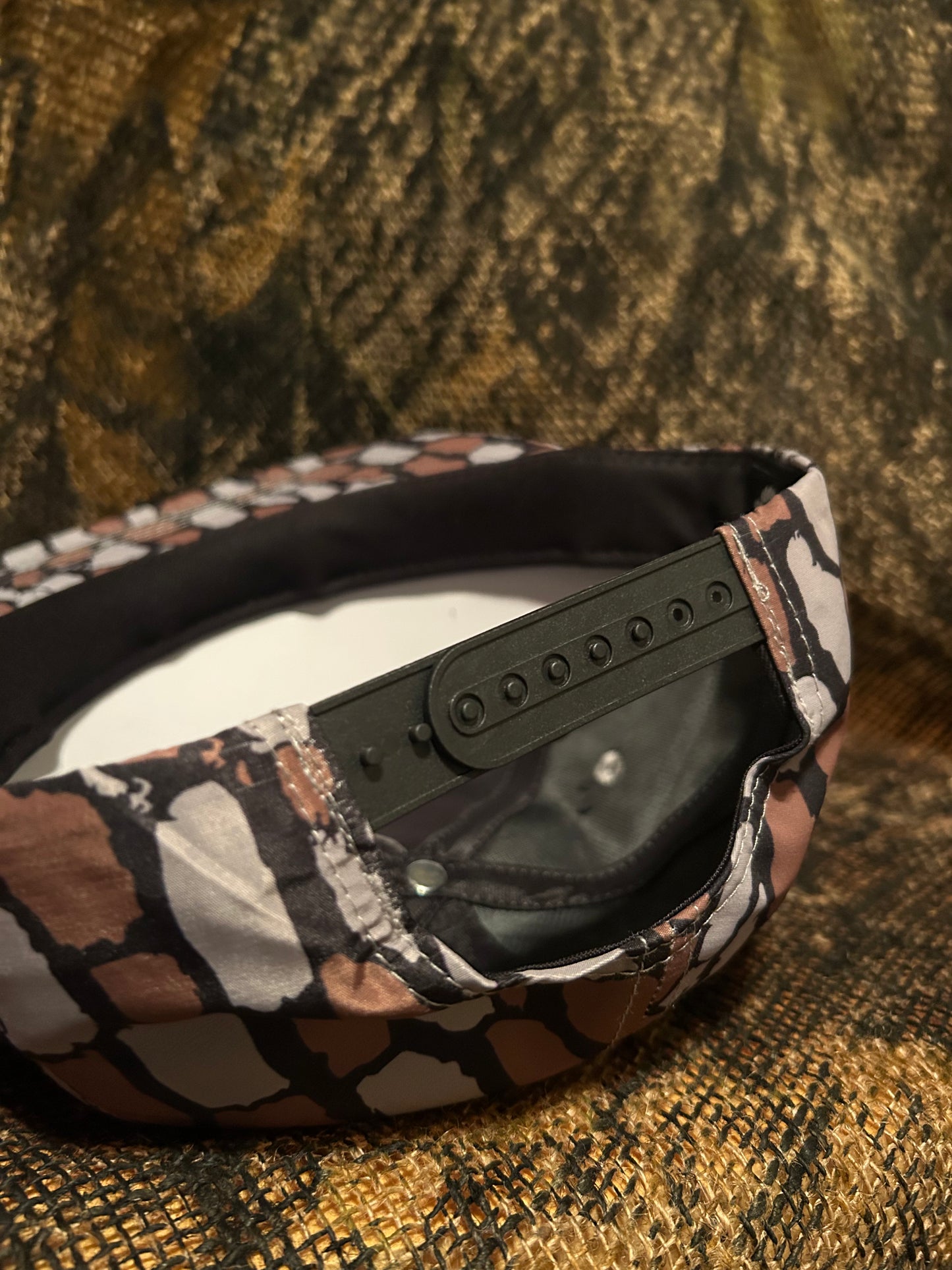 Vintage Oak Camo ropebrim SnapBack hat